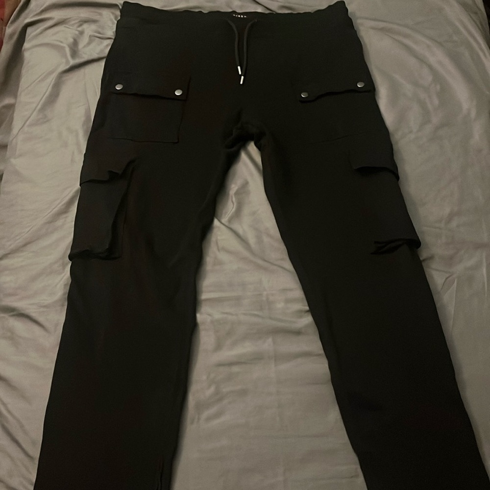 Men’s black cargos